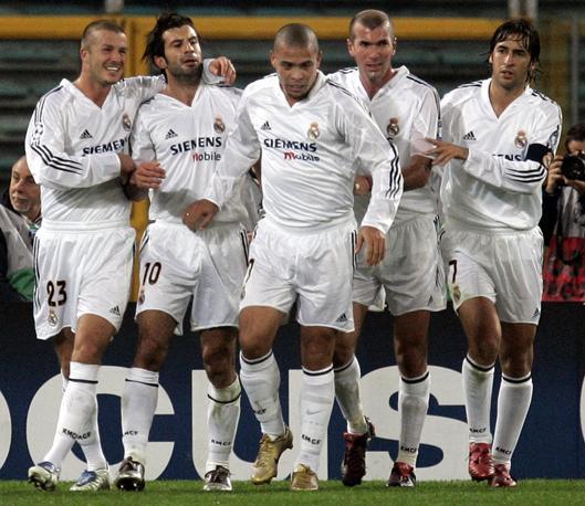 L'attacco atomico di quel Real Madrid: Beckham, Figo, Ronaldo, Zidane e Raul. 